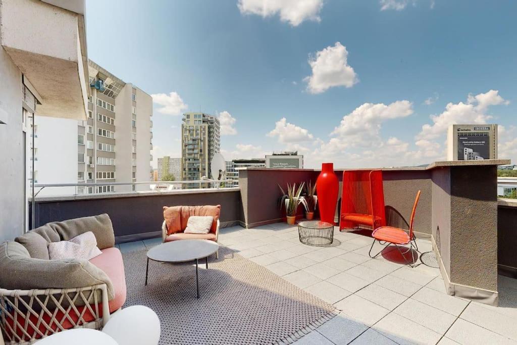 Stylovy Loft S Ohromnou Terasou Daire Bratislava Dış mekan fotoğraf